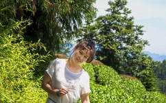 女生迈开腿和男生扑克的区别